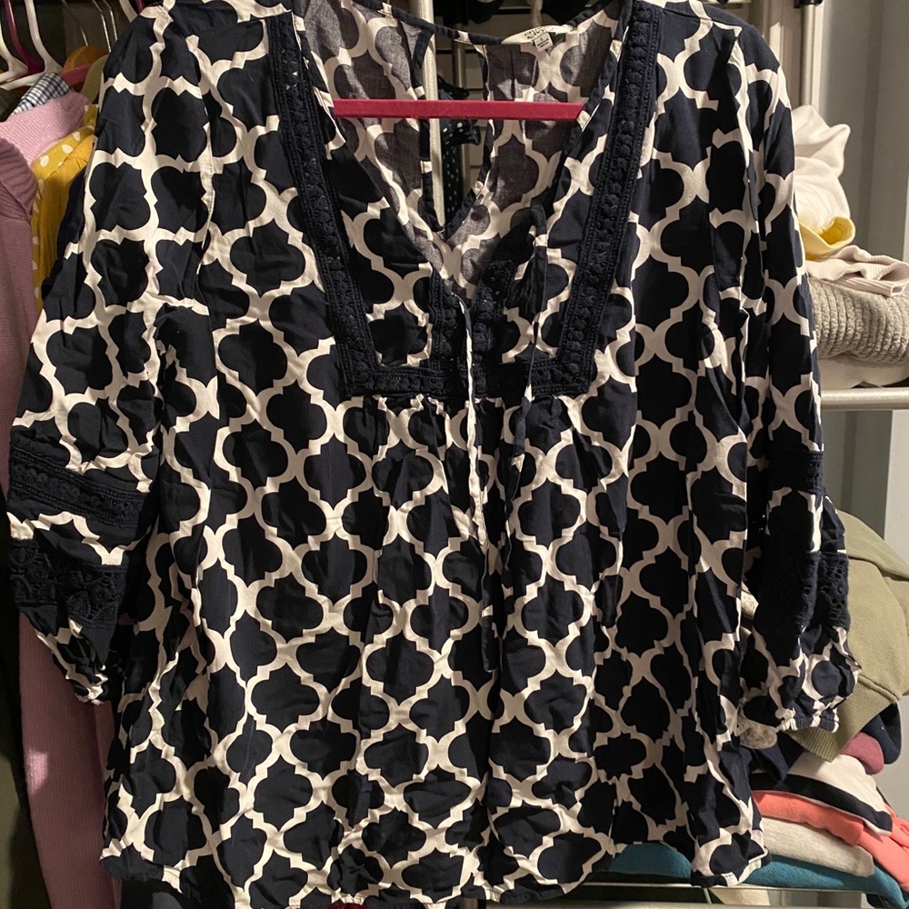 Crown & Ivy Top